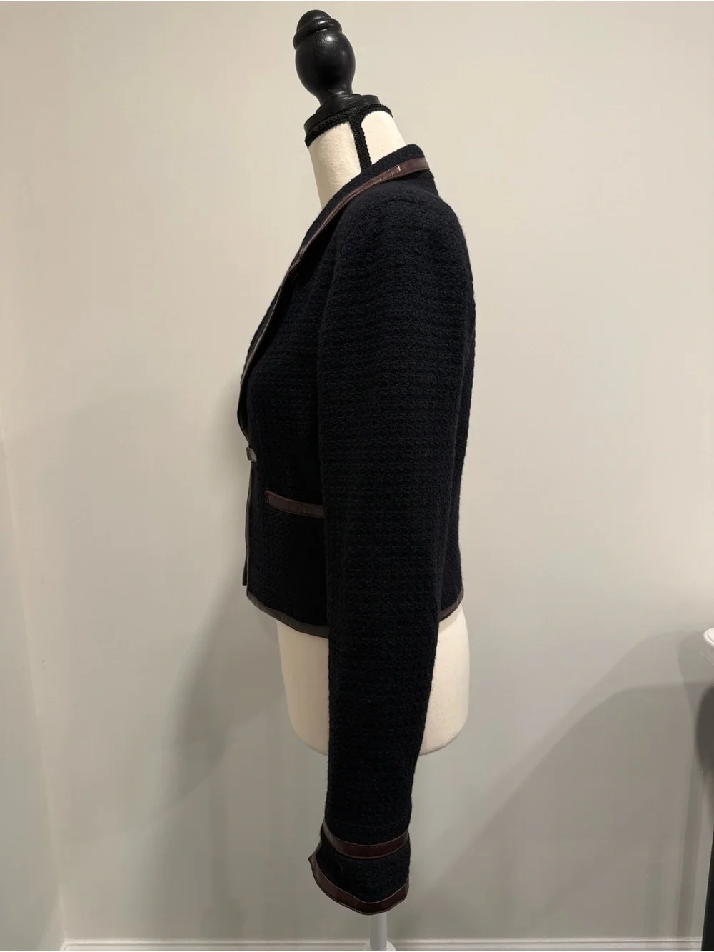 Authentic CHANEL 00A Navy Tweed Classic Cropped Jacket w Leather Trim sz38